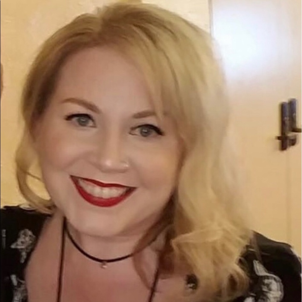 Meet your Posher, Leila